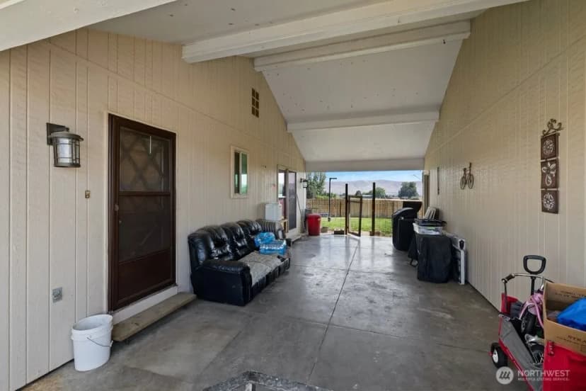 Property photo for 7802 Hicks Road, Grandview photo 20
