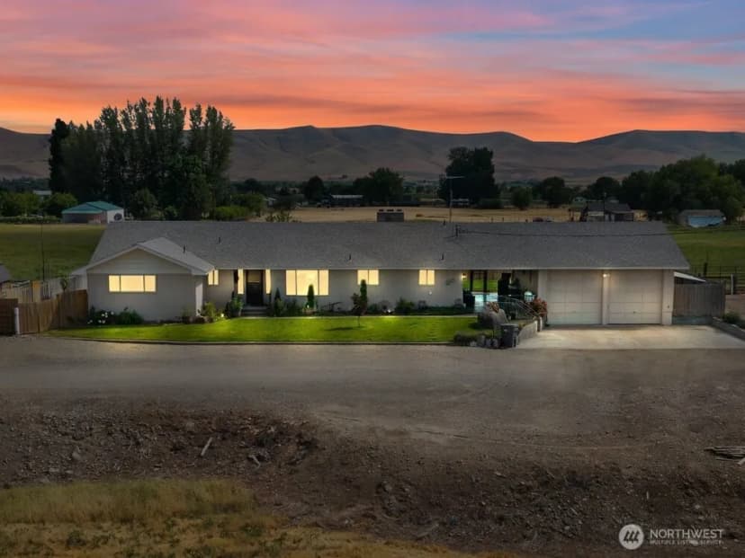 Property photo for 7802 Hicks Road, Grandview