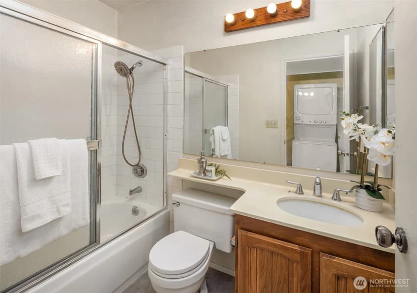 Property photo for 9710 5th Avenue Ne #503, Seattle photo 20