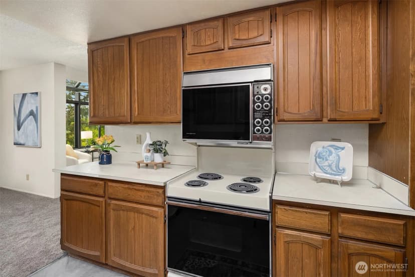 Property photo for 9710 5th Avenue Ne #503, Seattle photo 16