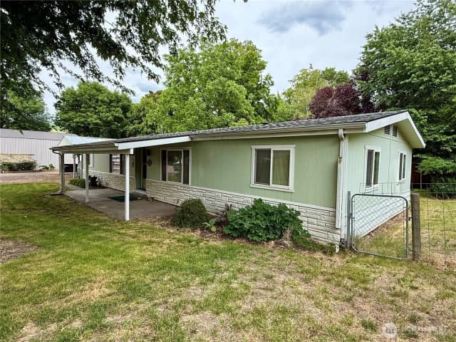 Property photo for 321 Bruce Street, Waitsburg photo 2