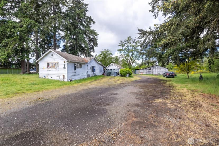 Property photo for 13706 C Street S, Tacoma photo 3