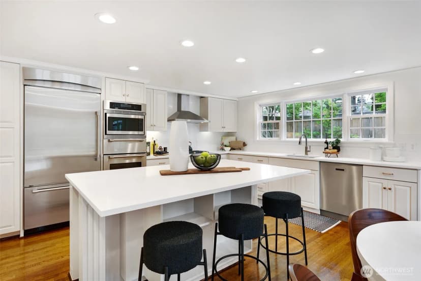 Property photo for 6605 57th Avenue Ne, Seattle photo 11