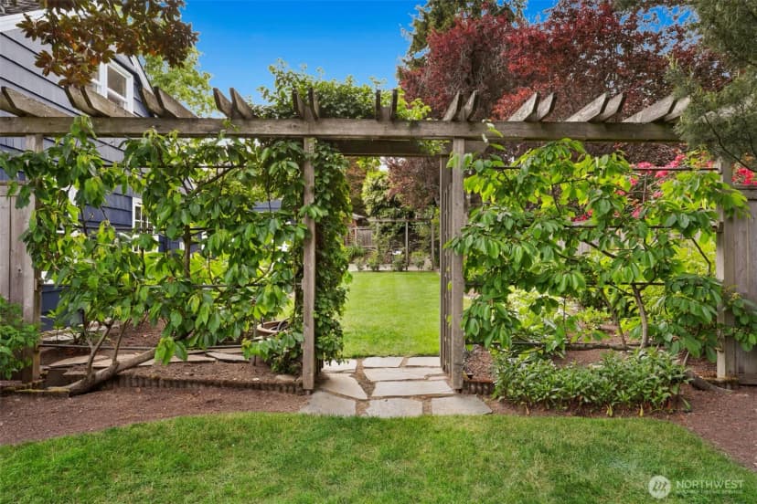 Property photo for 6605 57th Avenue Ne, Seattle photo 18