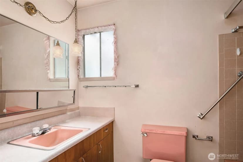 Property photo for 320 Ne 185th Street, Shoreline photo 15