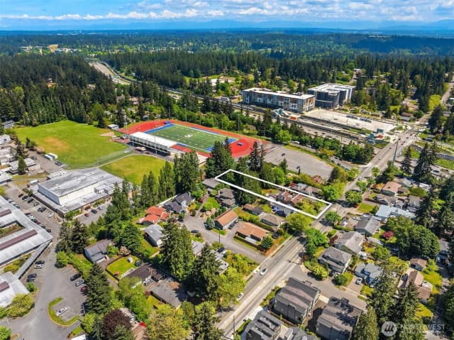 Property photo for 320 Ne 185th Street, Shoreline photo 2