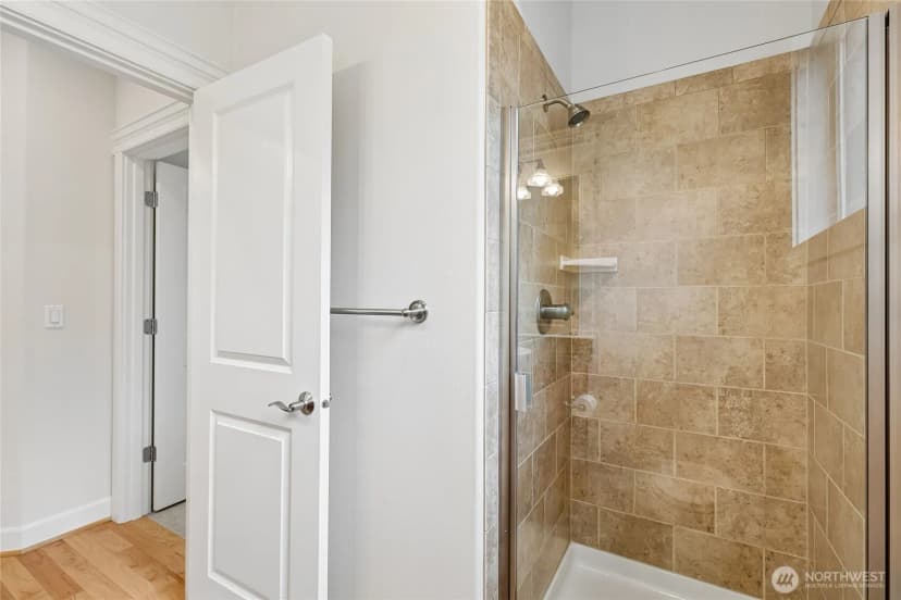 Property photo for 17280 Ne 120th Way, Redmond photo 16