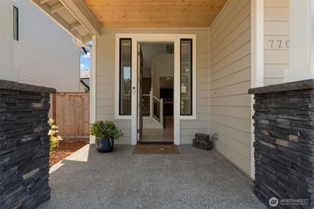 Property photo for 7708 Zircon Drive Sw, Lakewood photo 4