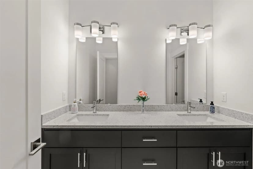 Property photo for 7708 Zircon Drive Sw, Lakewood photo 13