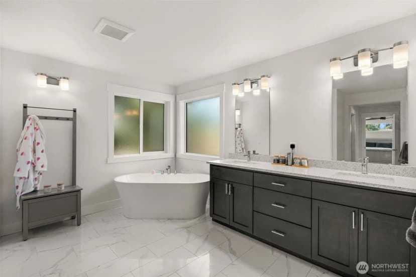 Property photo for 7708 Zircon Drive Sw, Lakewood photo 19