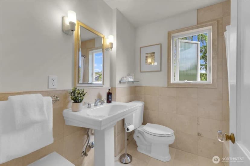 Property photo for 1955 21st Avenue E, Seattle photo 27