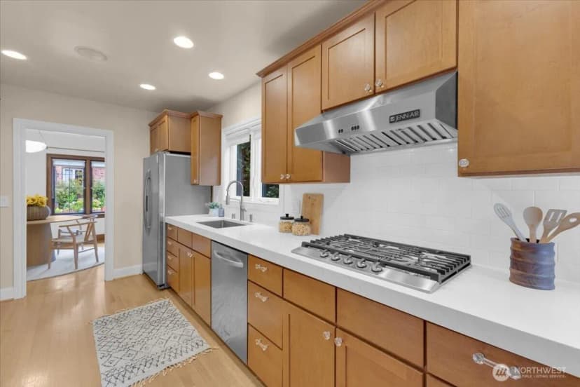 Property photo for 1955 21st Avenue E, Seattle photo 11
