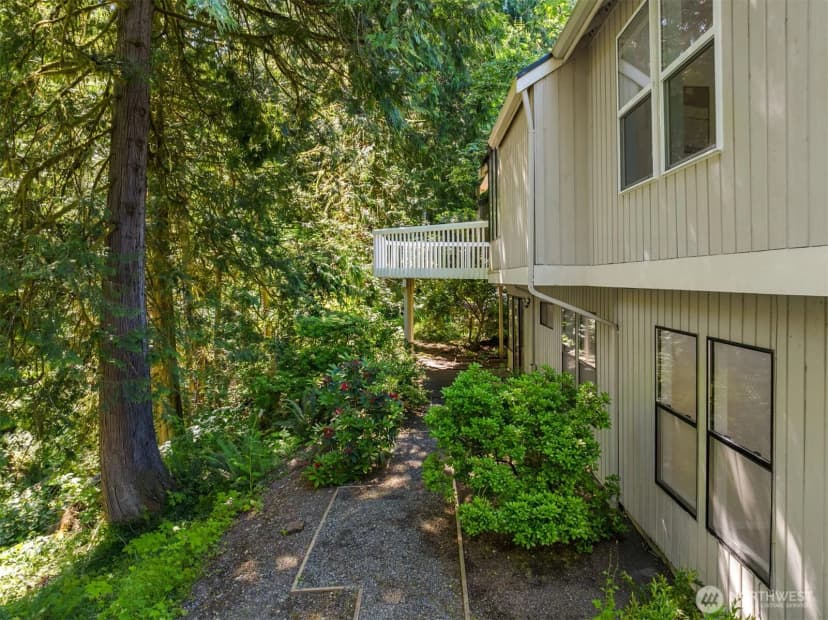 Property photo for 2815 Nw Pine Cone Drive, Issaquah photo 28