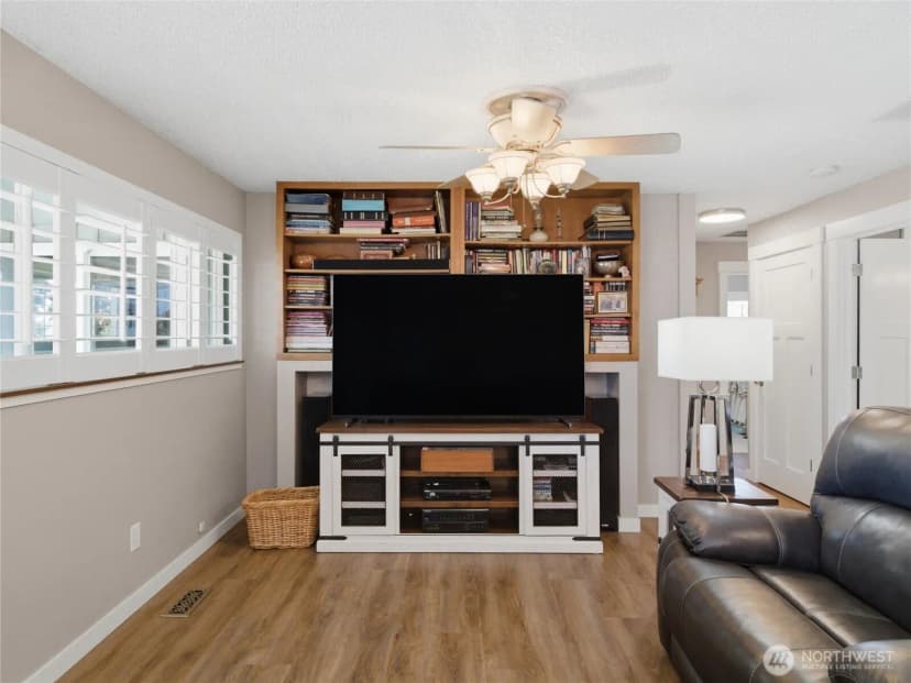 Property photo for 14516 224th Street E, Graham photo 16