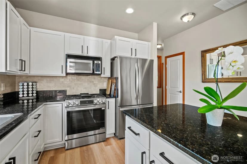 Property photo for 6212 Malloy Avenue, Ferndale photo 5