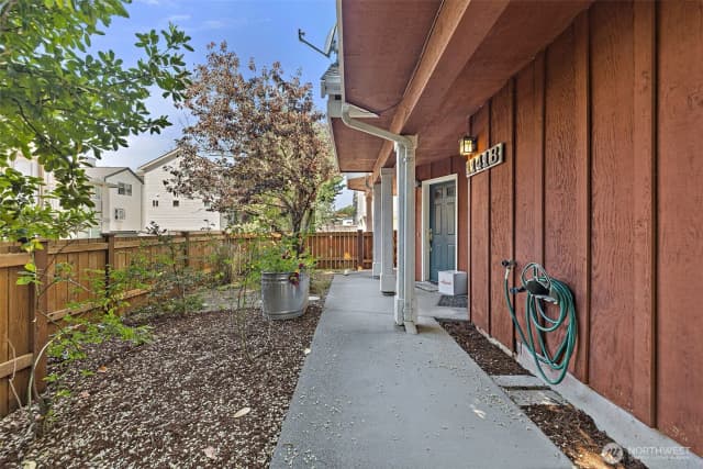 Property photo for 1141 N 93rd Street #b, Seattle photo 3