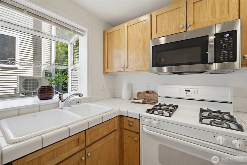 Property photo for 1141 N 93rd Street #b, Seattle photo 13