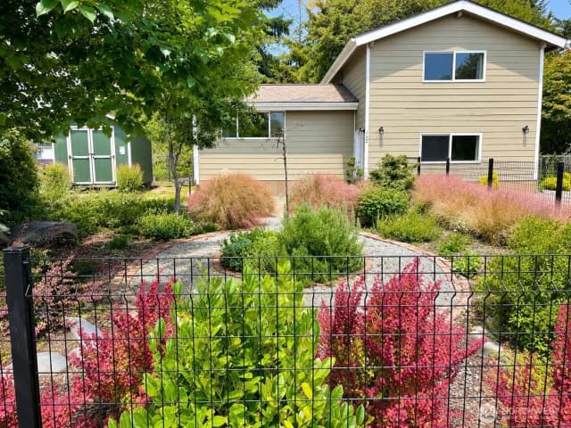 Property photo for 142 N Port Loop Ne, Ocean Shores