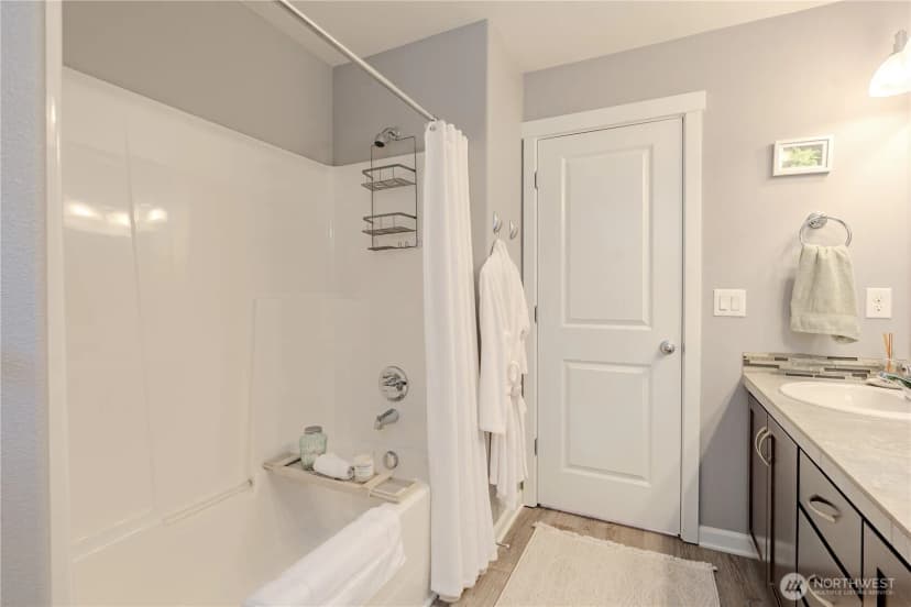 Property photo for 409 N 43rd Court, Ridgefield photo 29