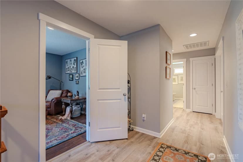 Property photo for 409 N 43rd Court, Ridgefield photo 17