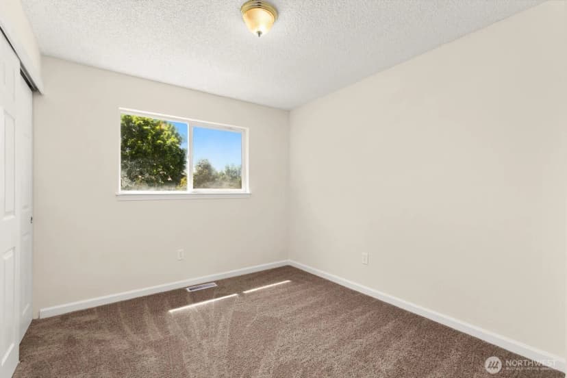 Property photo for 12630 Se 215th Street, Kent photo 13