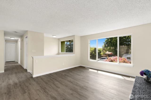 Property photo for 12630 Se 215th Street, Kent photo 4