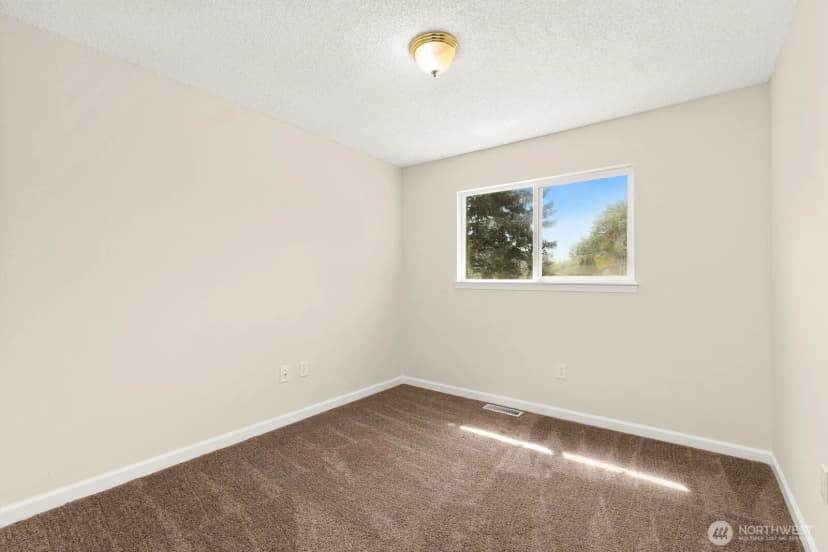 Property photo for 12630 Se 215th Street, Kent photo 14