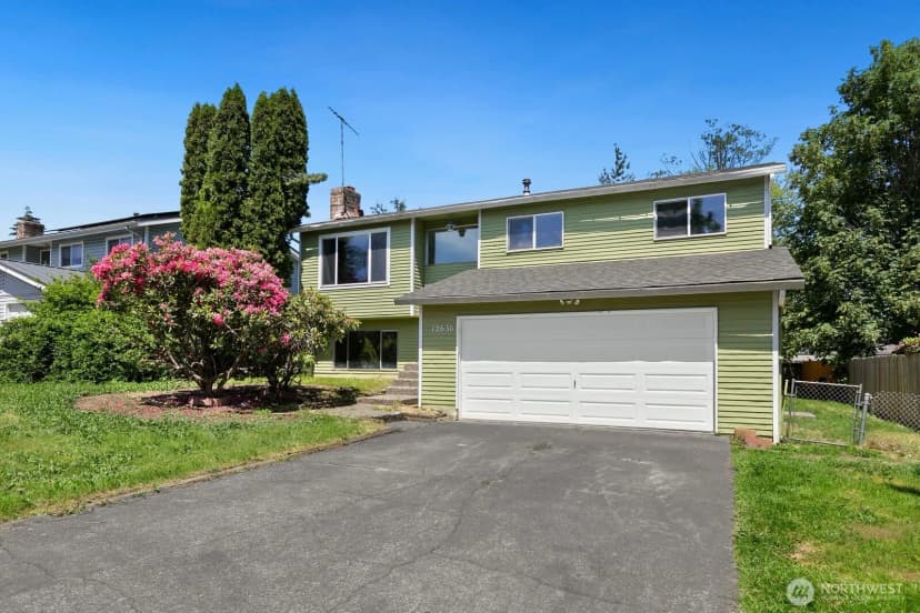Property photo for 12630 Se 215th Street, Kent