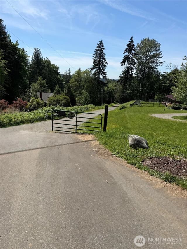 Property photo for 16345 Tiger Mountain Road Se, Issaquah photo 2