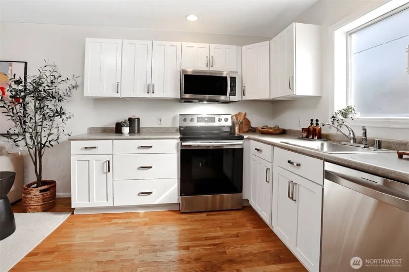 Property photo for 3406 W Government Way #7, Seattle photo 4