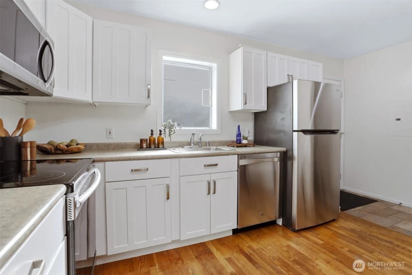 Property photo for 3406 W Government Way #7, Seattle photo 6