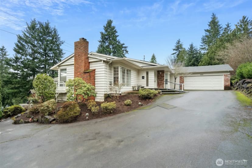Property photo for 6420 Ne 129th Place, Kirkland photo 2