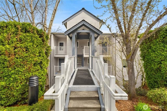 Property photo for 12740 Ne 10th Place #e302, Bellevue
