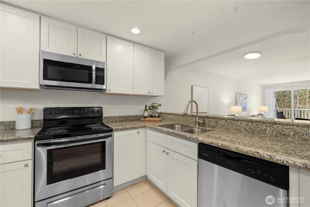 Property photo for 12740 Ne 10th Place #e302, Bellevue photo 5