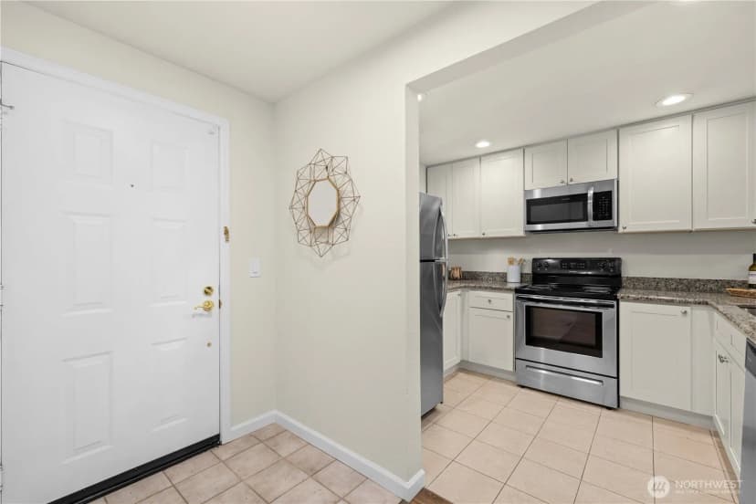 Property photo for 12740 Ne 10th Place #e302, Bellevue photo 3