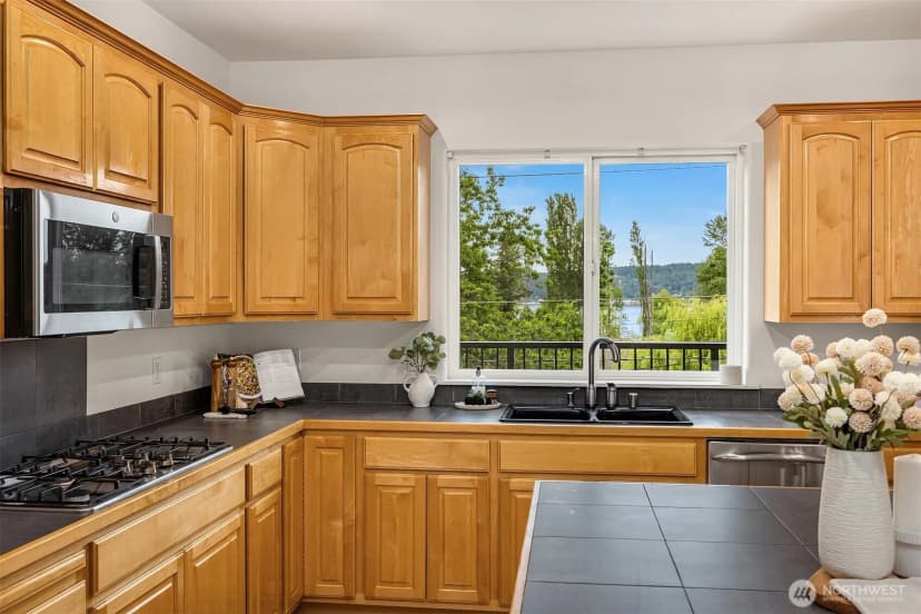 Property photo for 9021 Sand Point Way Ne, Seattle photo 6