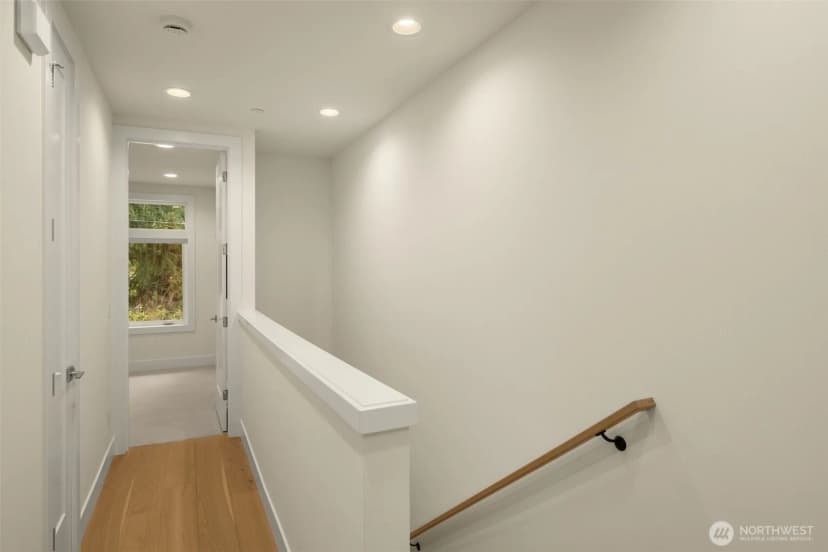 Property photo for 12710 Ne 72nd Street, Kirkland photo 28