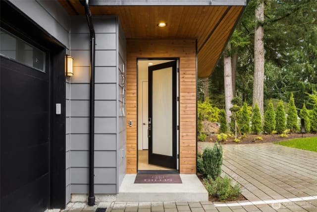 Property photo for 12710 Ne 72nd Street, Kirkland photo 3