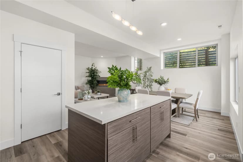 Property photo for 647 S 150th Street, Burien photo 9