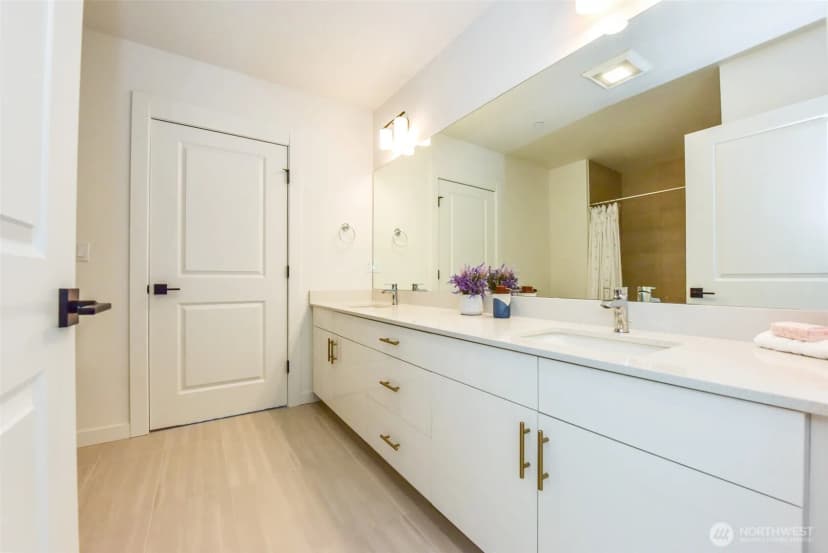 Property photo for 15558 Ne 15th Place #301, Bellevue photo 17