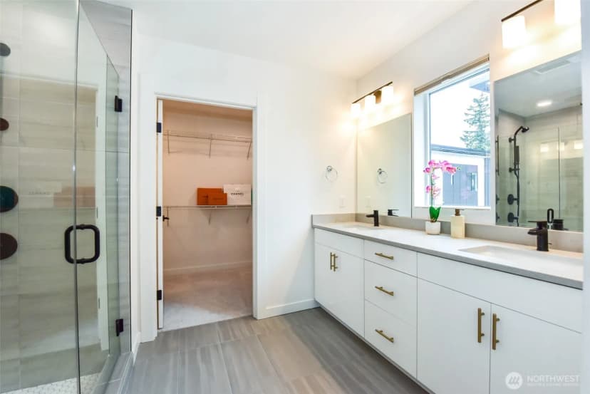Property photo for 15558 Ne 15th Place #301, Bellevue photo 13
