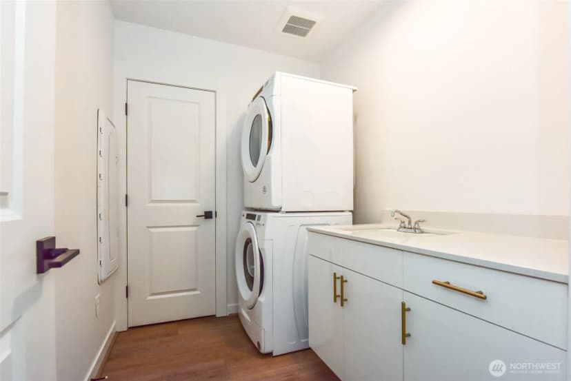 Property photo for 15558 Ne 15th Place #301, Bellevue photo 21
