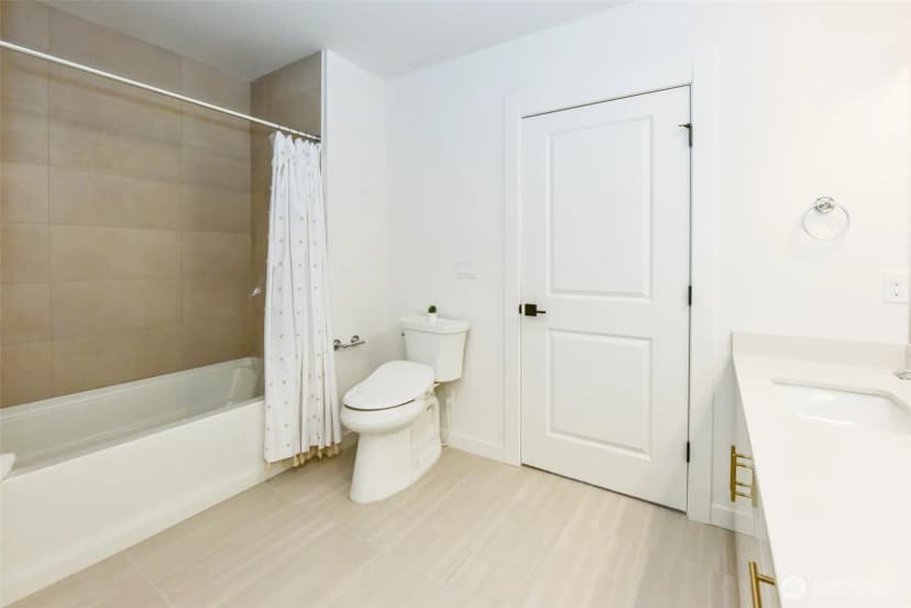 Property photo for 15558 Ne 15th Place #301, Bellevue photo 18