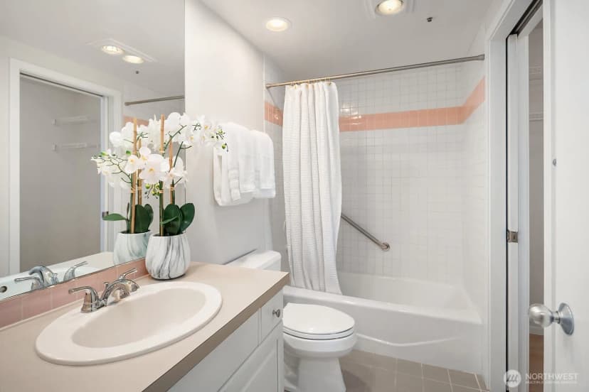 Property photo for 2400 8th Avenue N, Seattle photo 14
