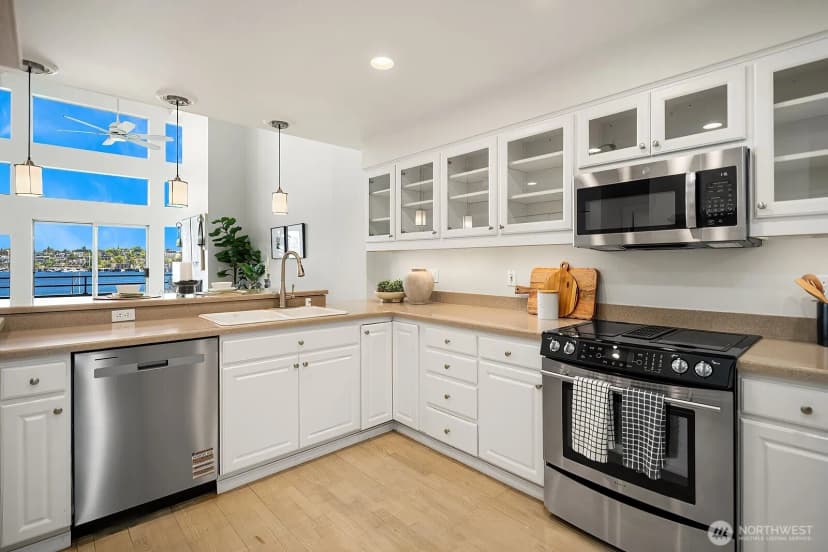 Property photo for 2400 8th Avenue N, Seattle photo 9