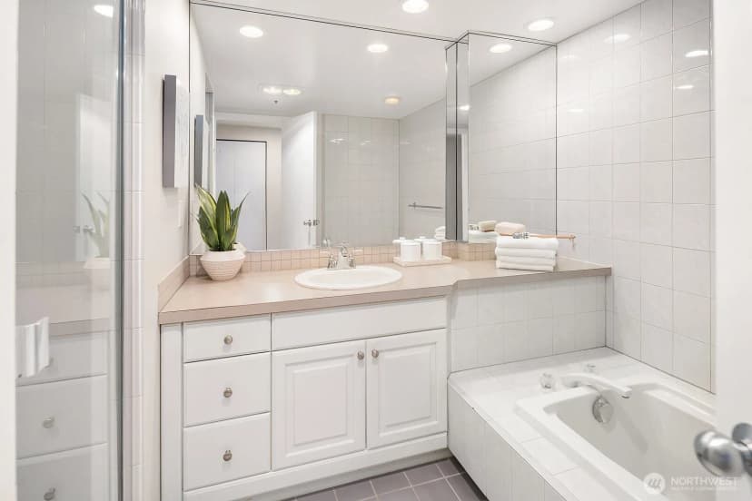 Property photo for 2400 8th Avenue N, Seattle photo 21