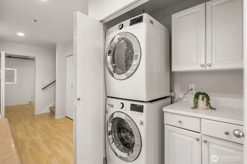 Property photo for 2400 8th Avenue N, Seattle photo 16