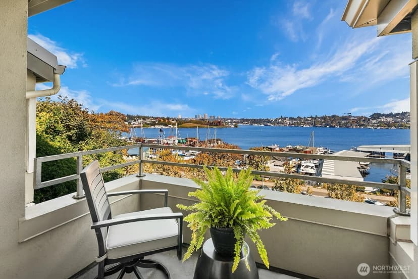 Property photo for 2400 8th Avenue N, Seattle photo 13