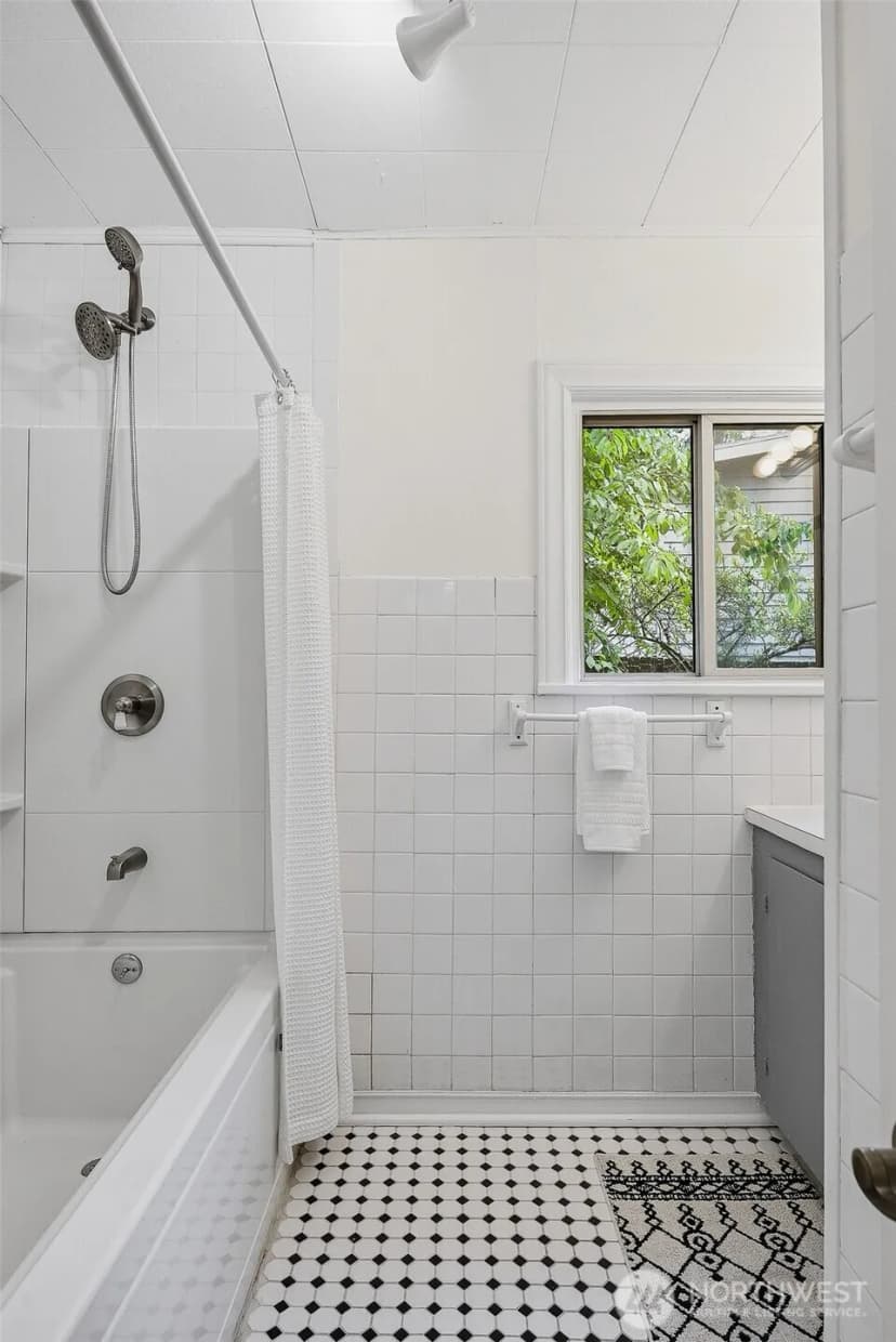 Property photo for 17633 10th Avenue Ne, Shoreline photo 18
