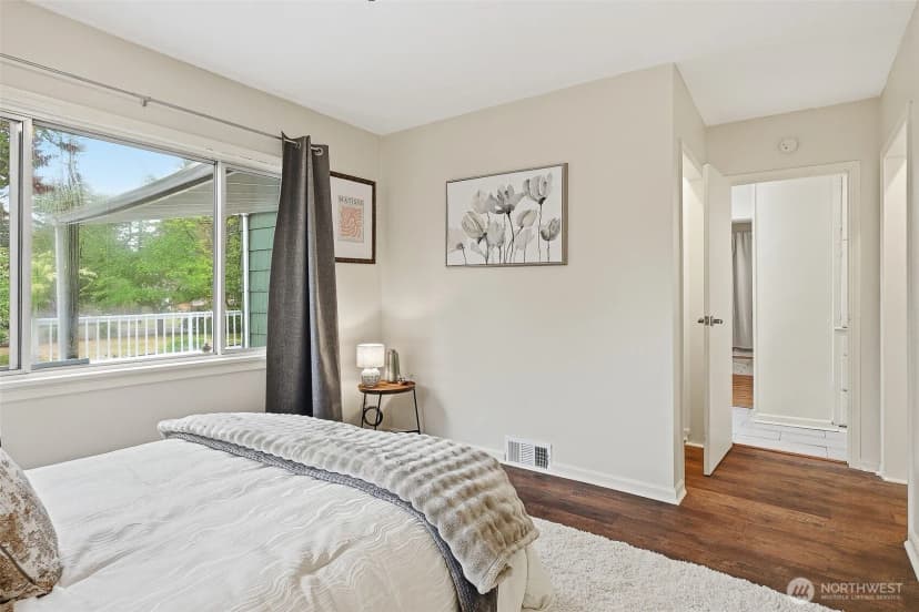 Property photo for 17633 10th Avenue Ne, Shoreline photo 17